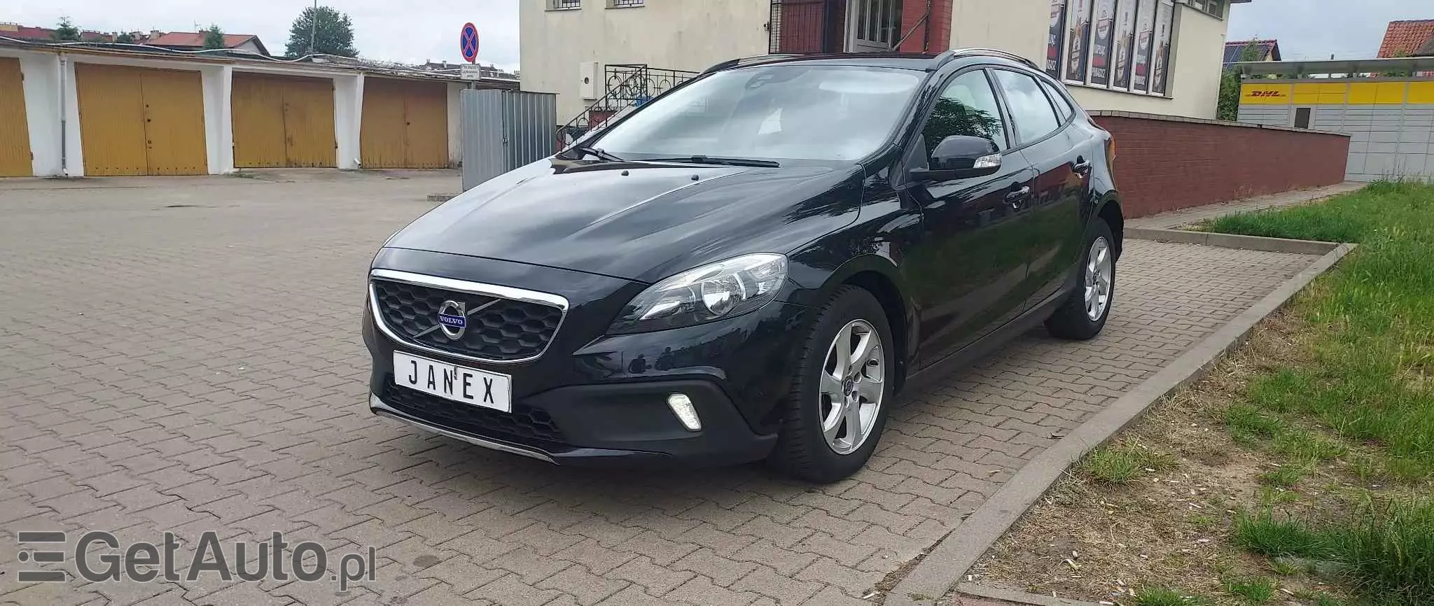 VOLVO V40 