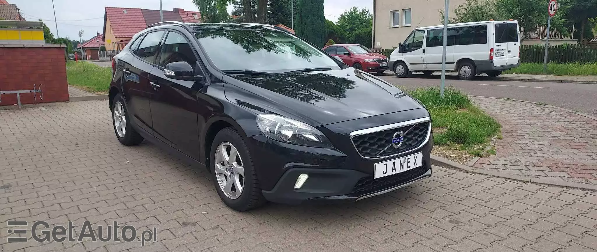 VOLVO V40 