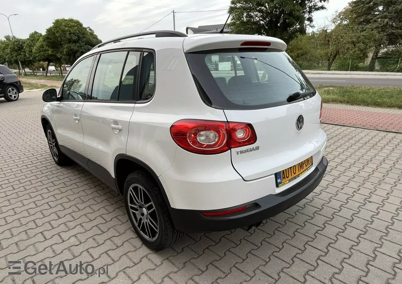 VOLKSWAGEN Tiguan 