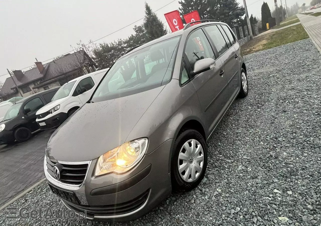 VOLKSWAGEN Touran 