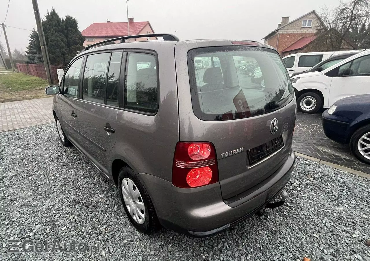 VOLKSWAGEN Touran 