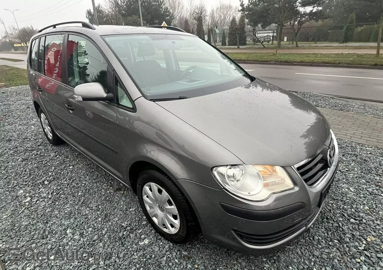 VOLKSWAGEN Touran 