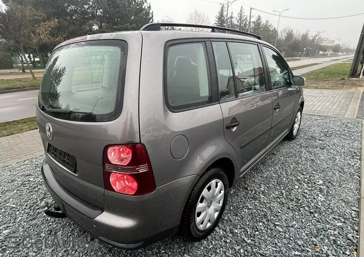 VOLKSWAGEN Touran 