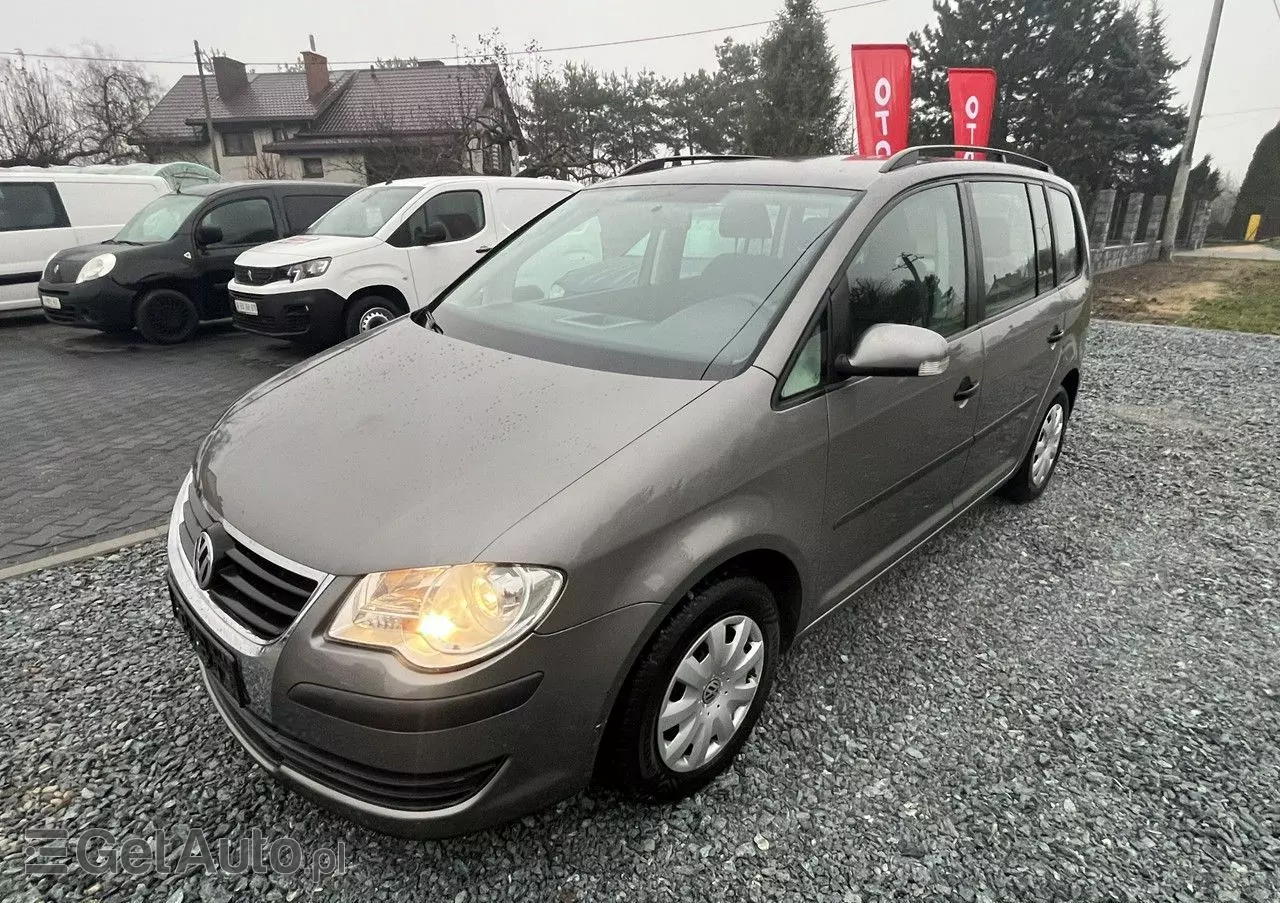 VOLKSWAGEN Touran 