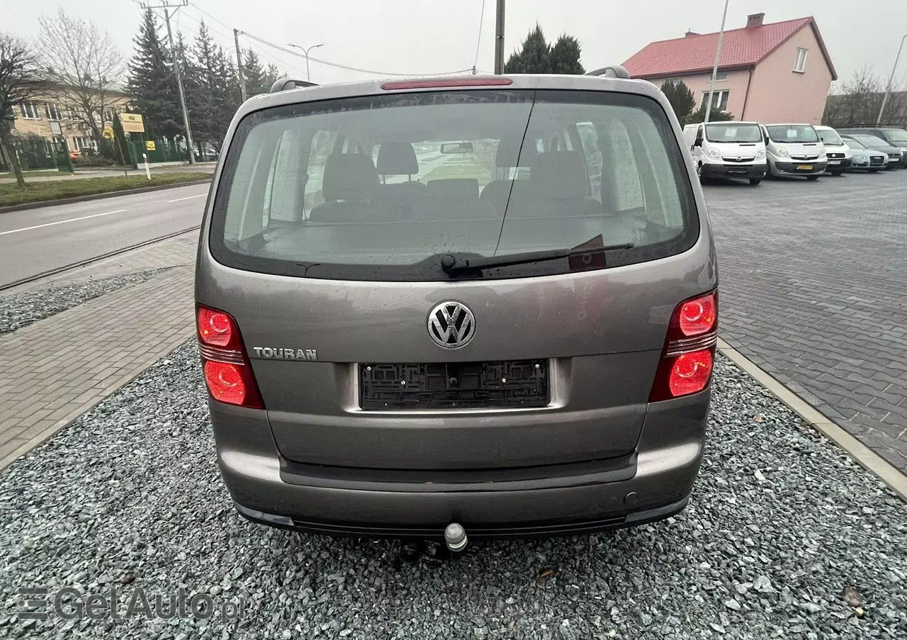 VOLKSWAGEN Touran 