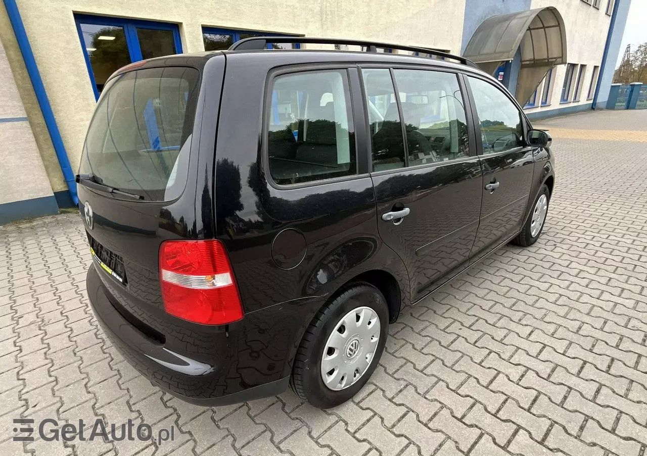 VOLKSWAGEN Touran 