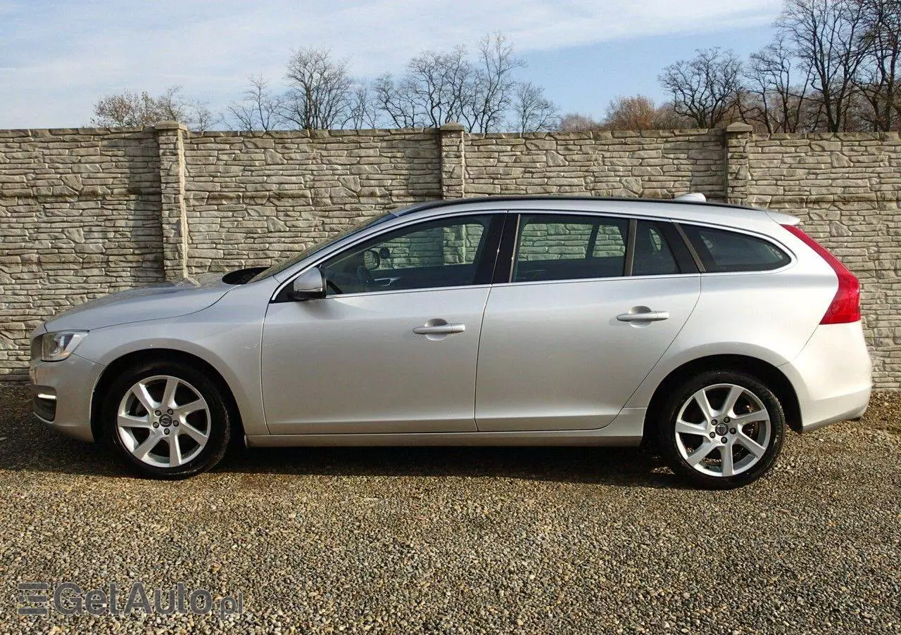 VOLVO V60 D3 Momentum