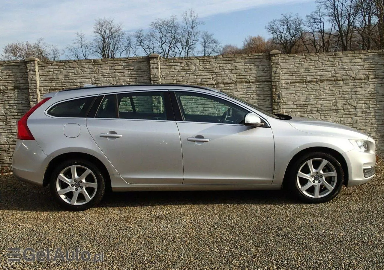 VOLVO V60 D3 Momentum