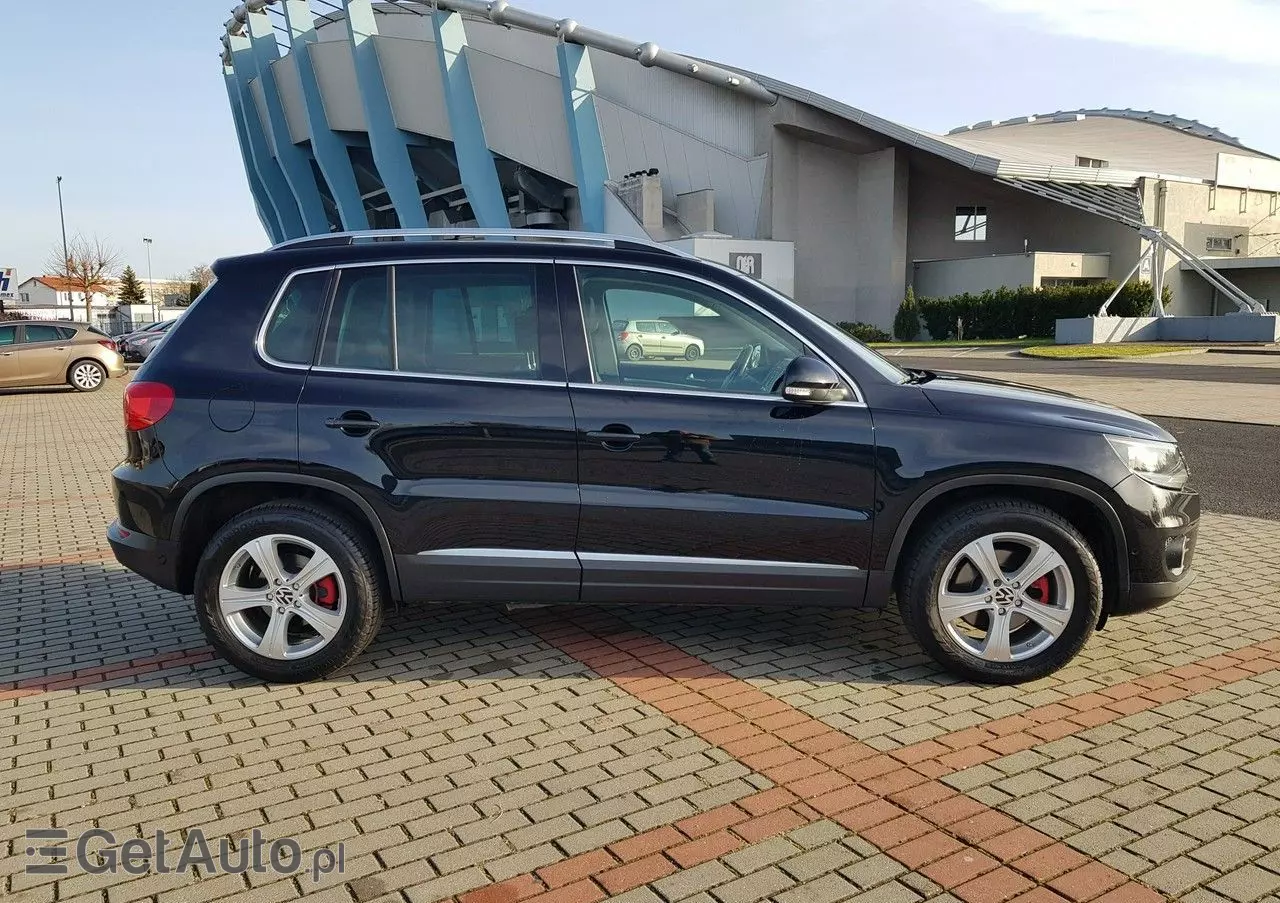 VOLKSWAGEN Tiguan 