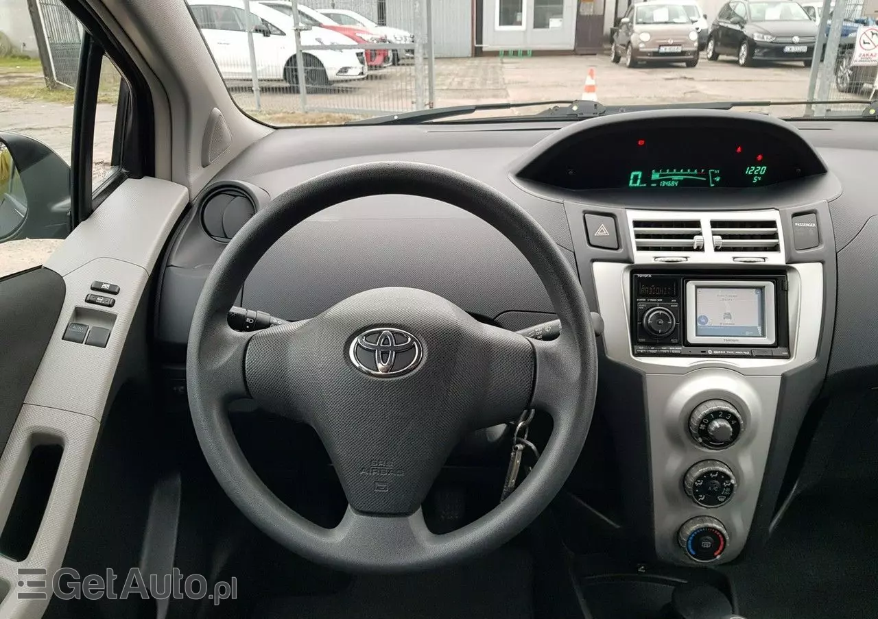 TOYOTA Yaris 