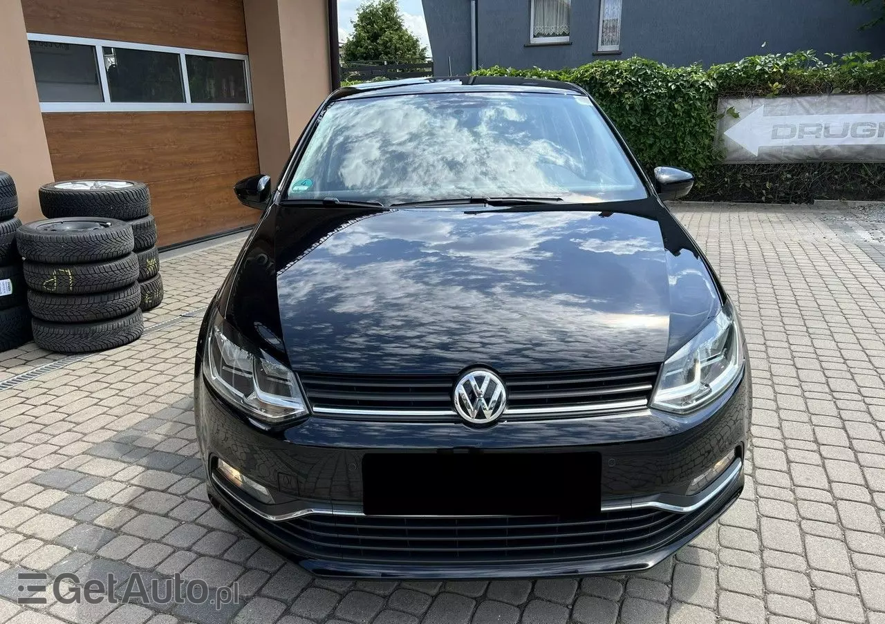 VOLKSWAGEN Polo 