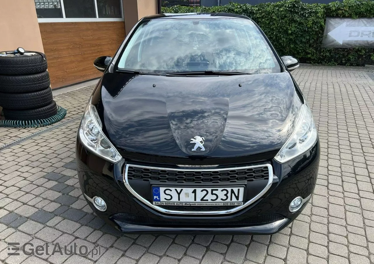 PEUGEOT 208 