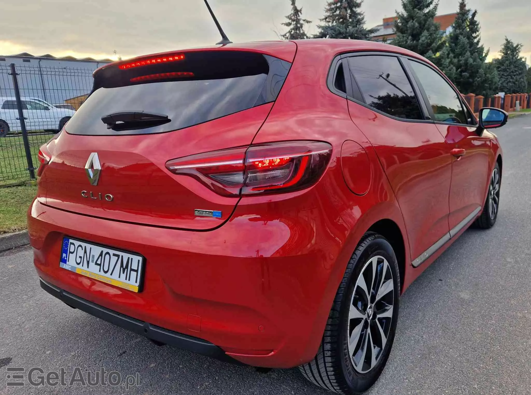 RENAULT Clio 1.6 E-TECH Intens