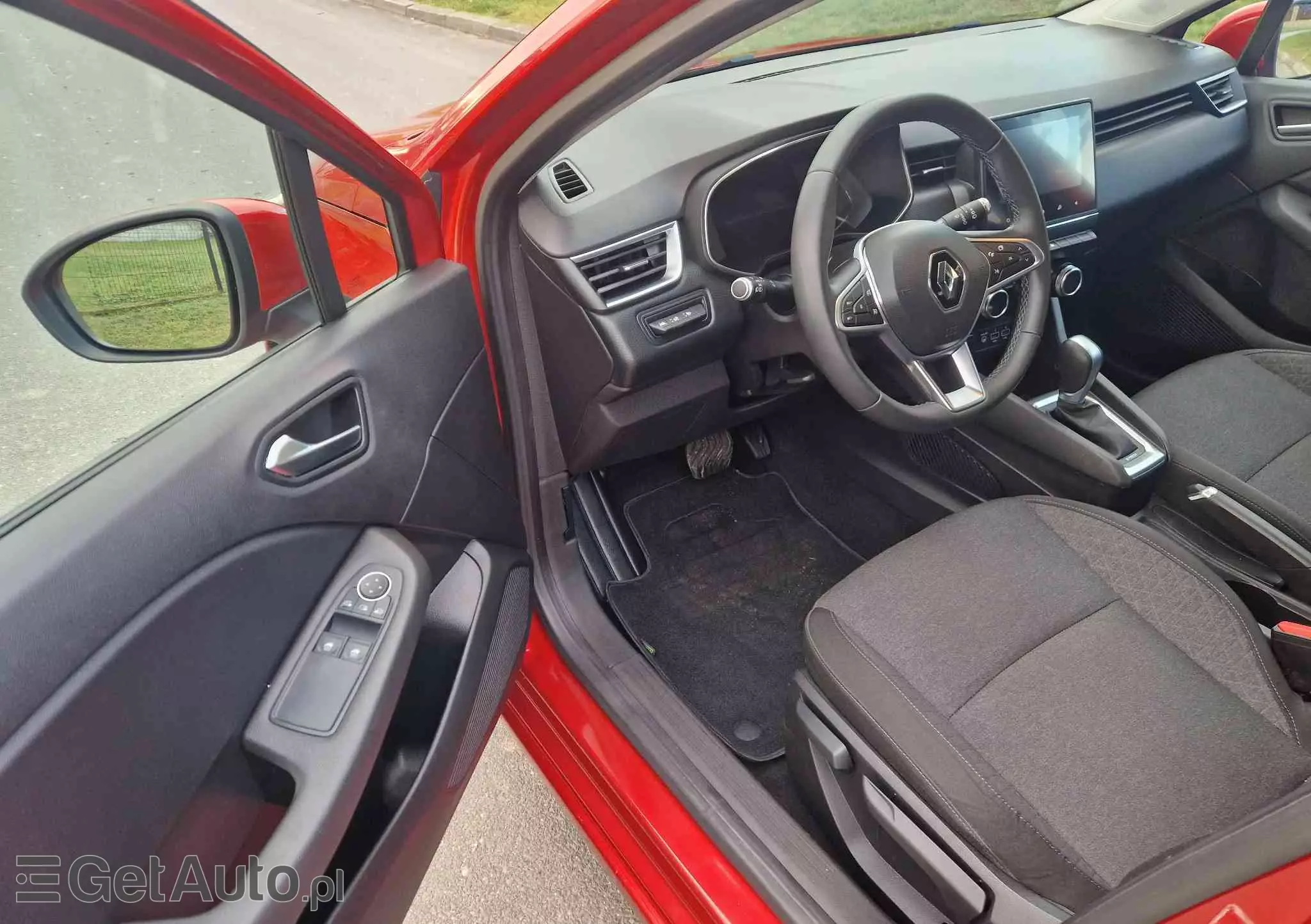 RENAULT Clio 1.6 E-TECH Intens