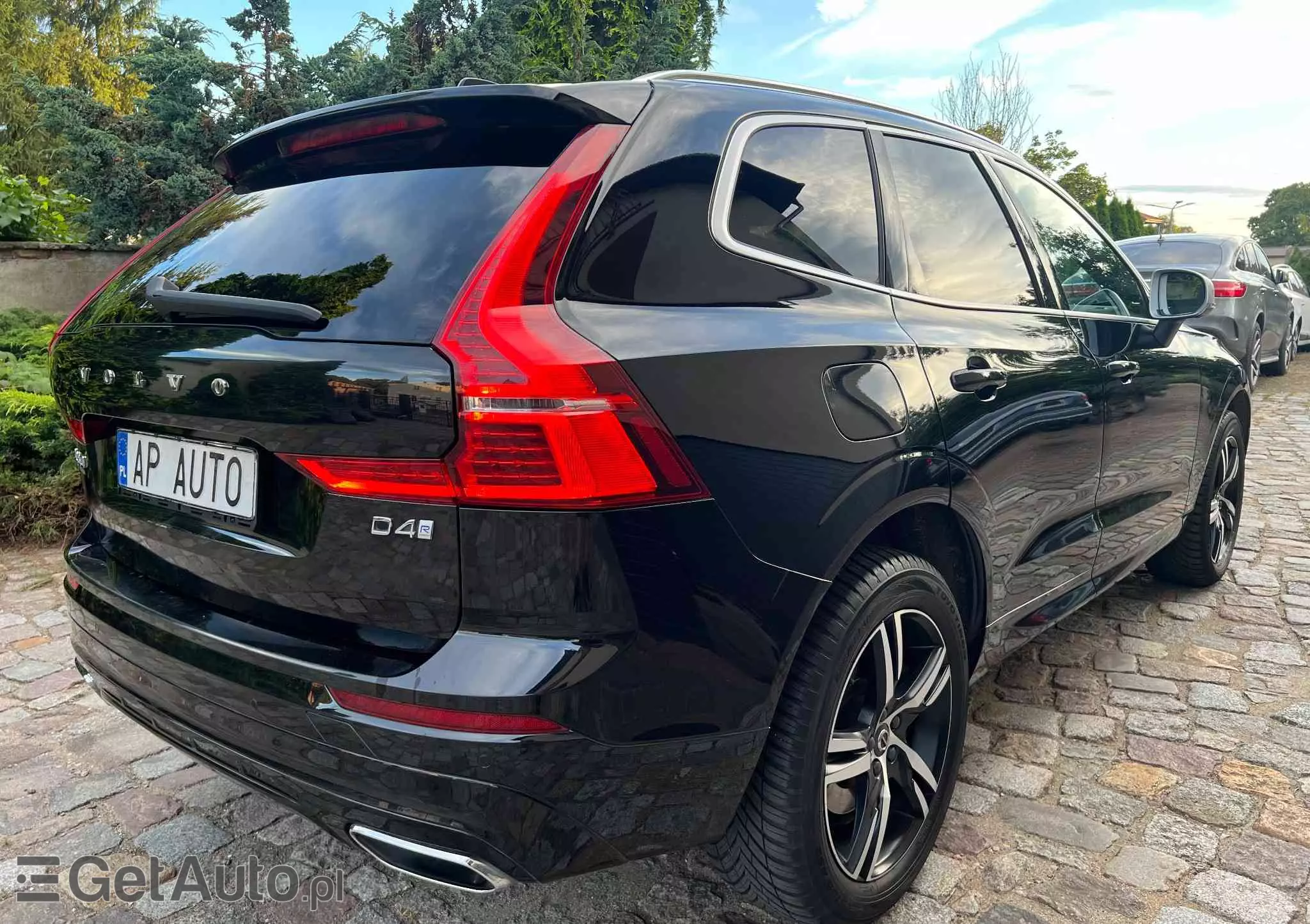 VOLVO XC 60 D4 Drive-E R-Design Momentum