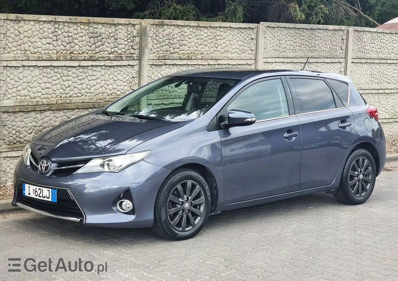 TOYOTA Auris 