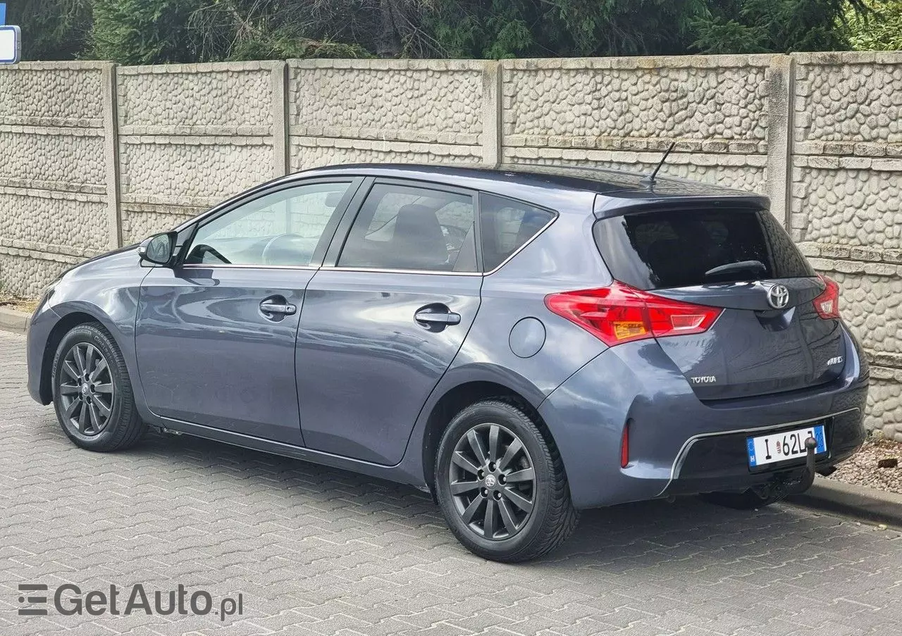 TOYOTA Auris 