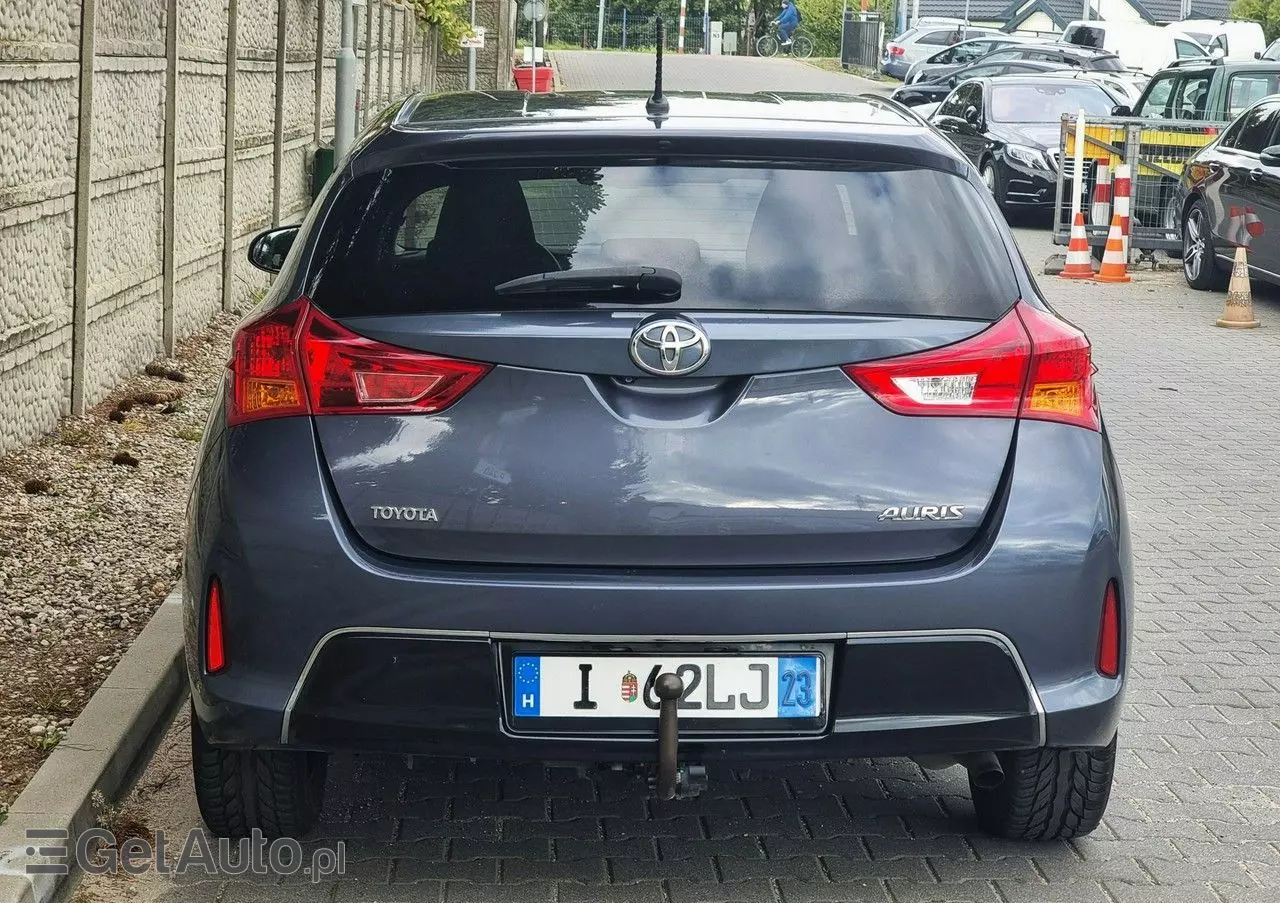 TOYOTA Auris 