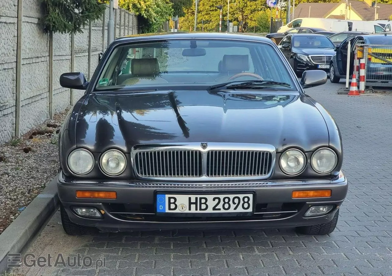 JAGUAR XJ 