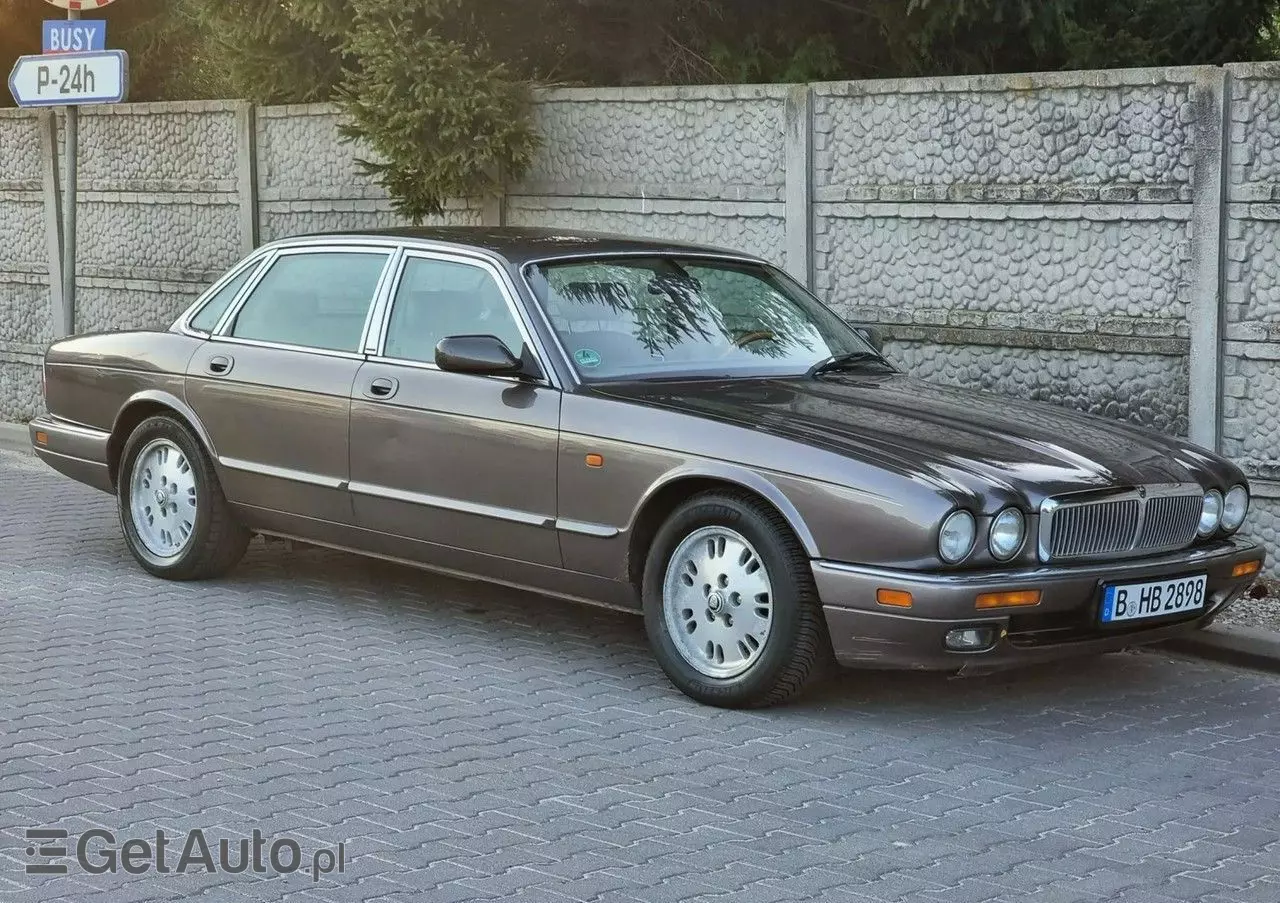 JAGUAR XJ 