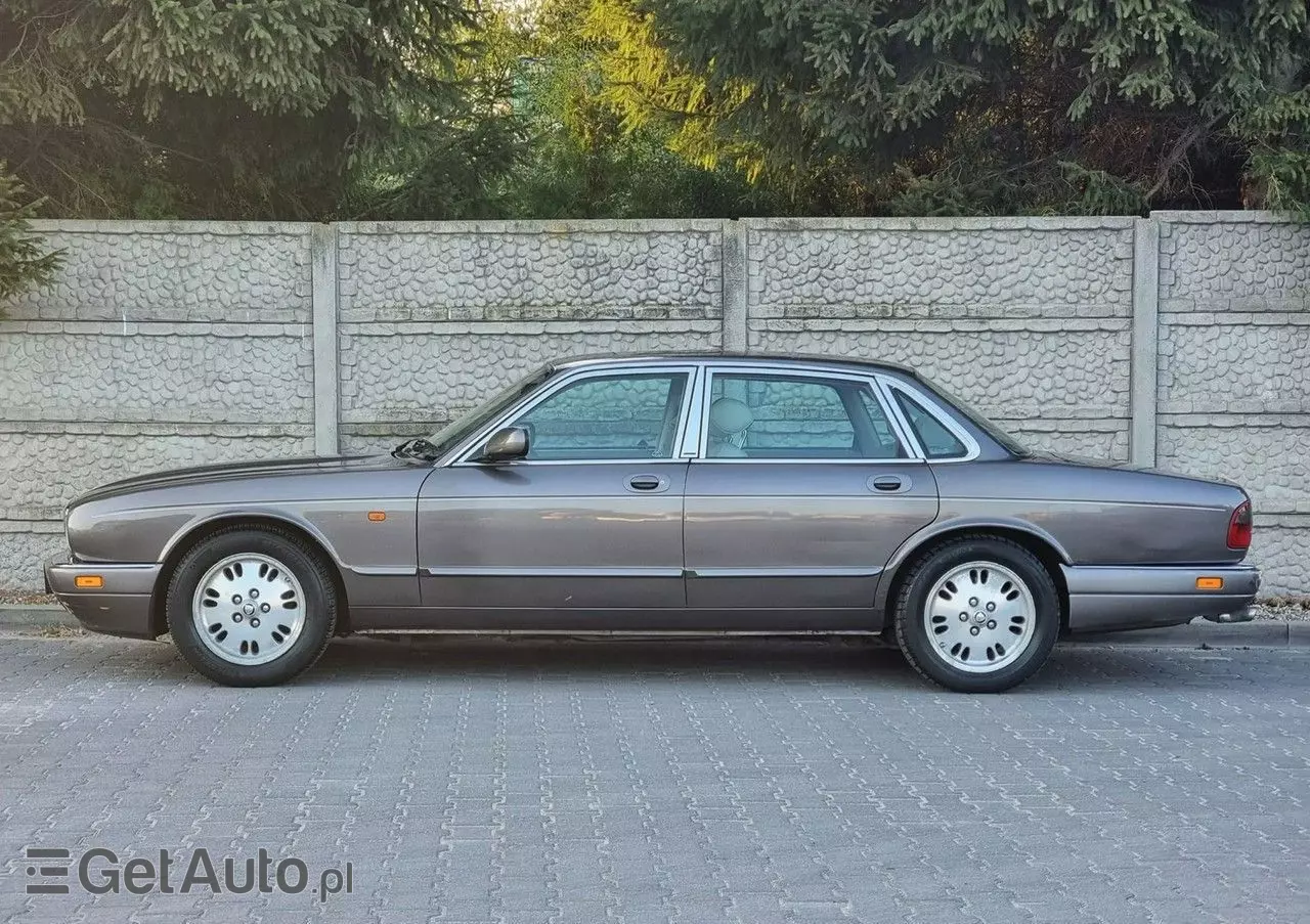 JAGUAR XJ 