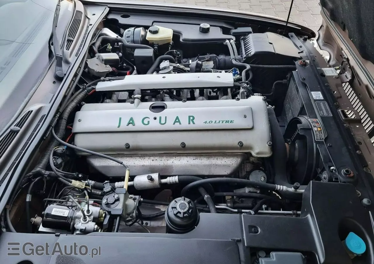 JAGUAR XJ 