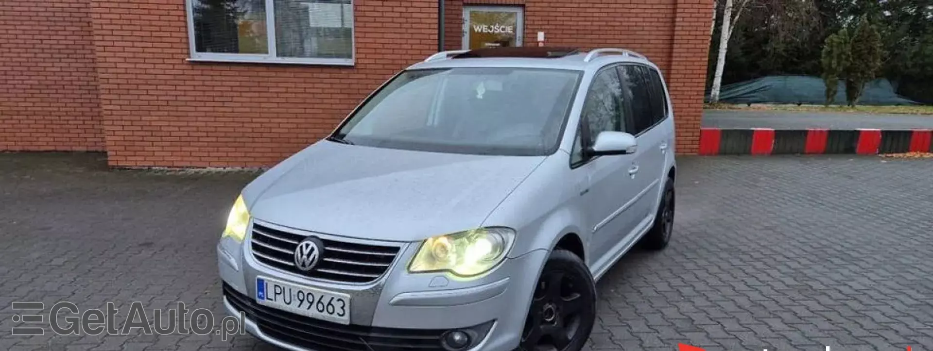 VOLKSWAGEN Touran 