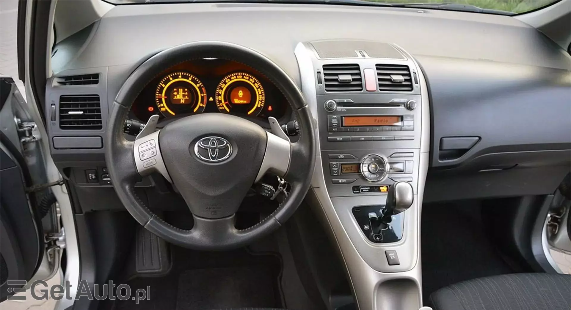 TOYOTA Auris 