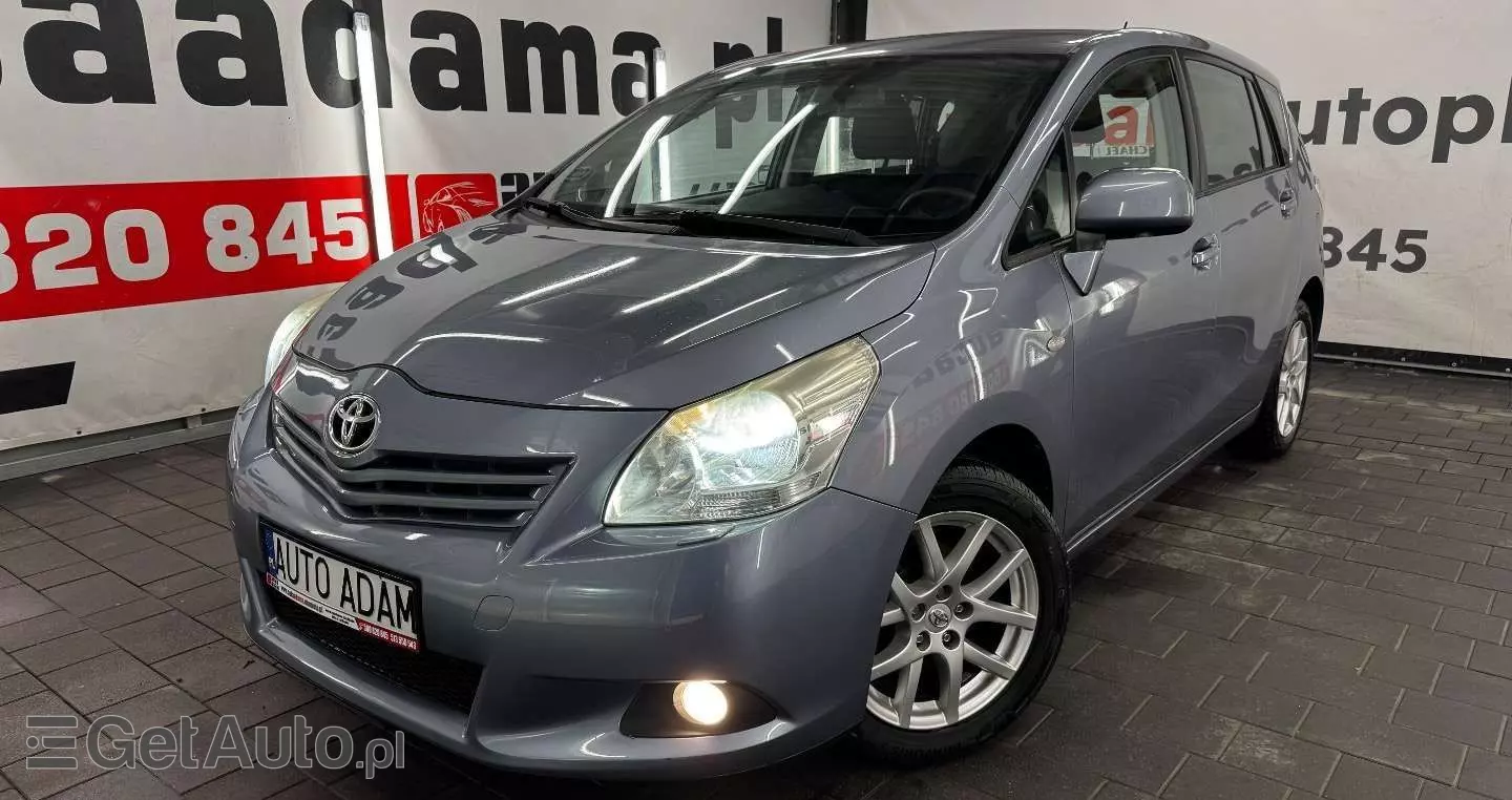 TOYOTA Verso 