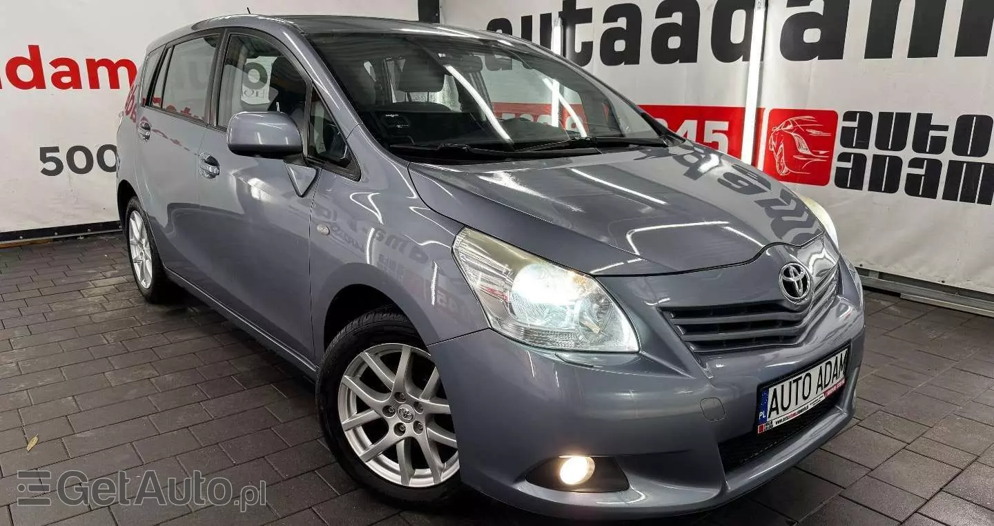 TOYOTA Verso 