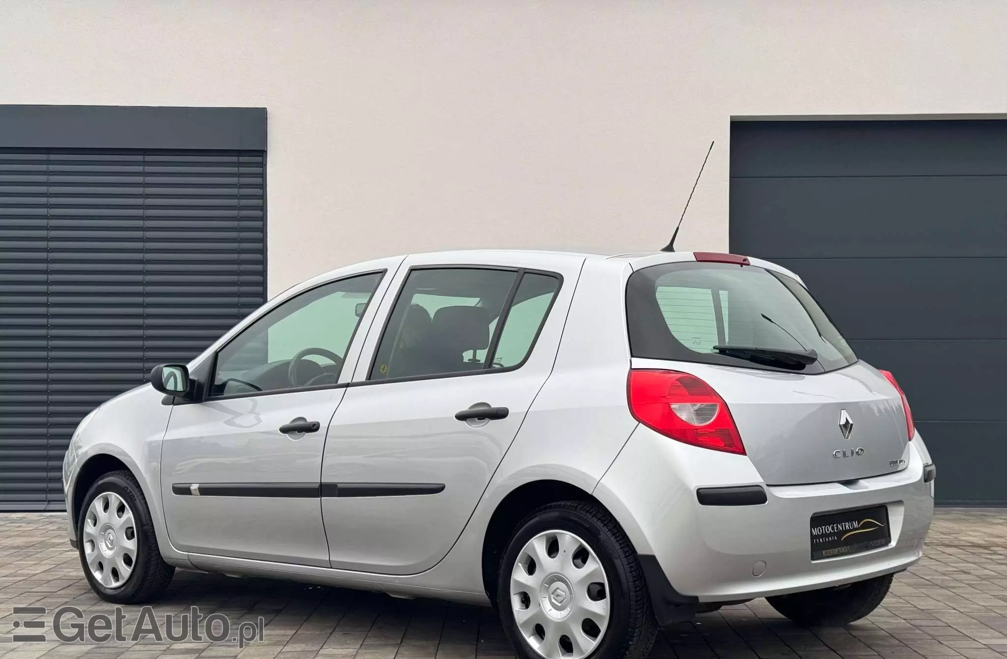 RENAULT Clio 1.2 16V Alize