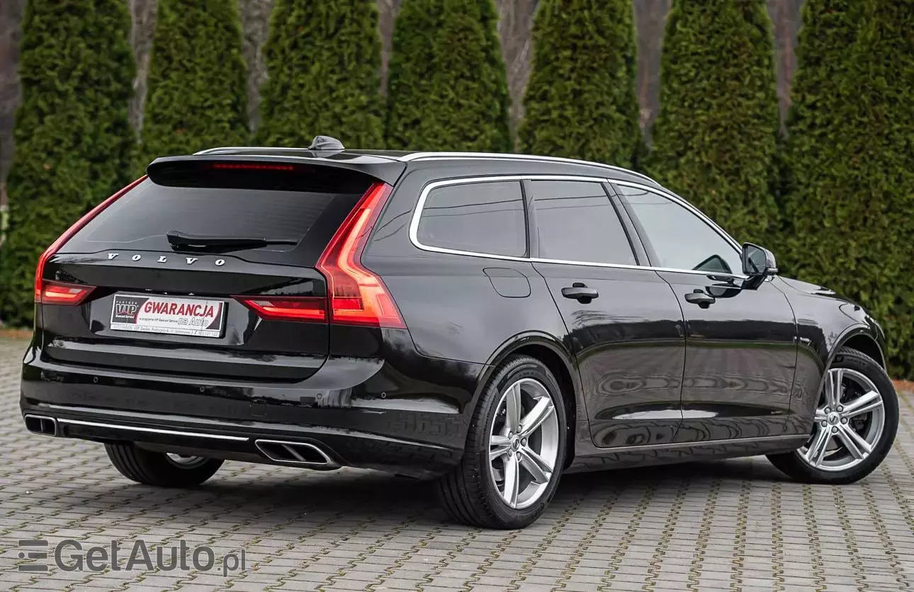 VOLVO V90 D3 Momentum