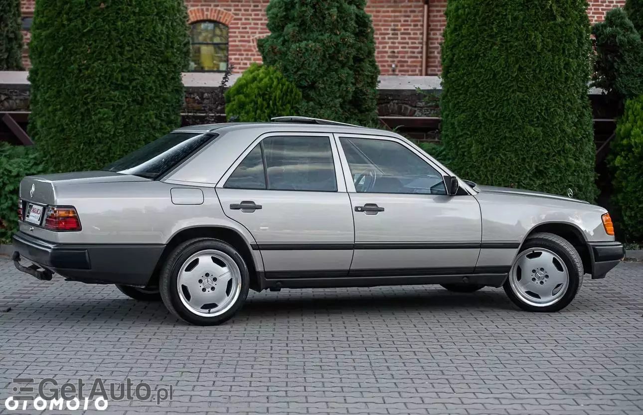 MERCEDES-BENZ W 124 