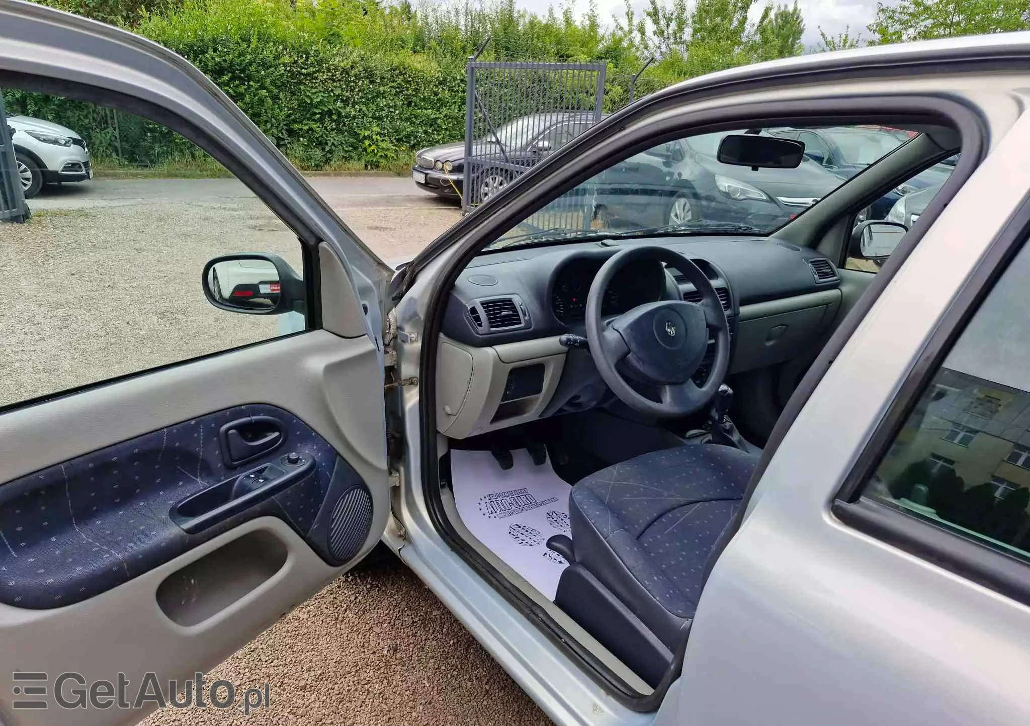 RENAULT Clio 1.2 16V Authentique