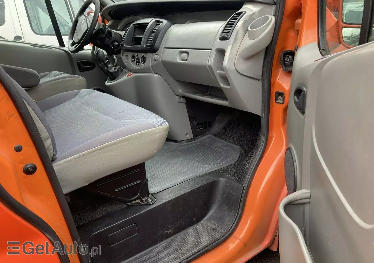 RENAULT Trafic 