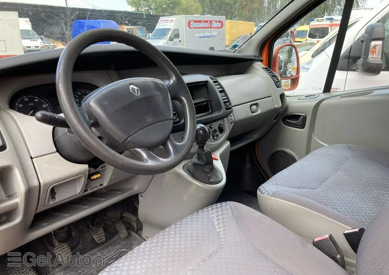 RENAULT Trafic 