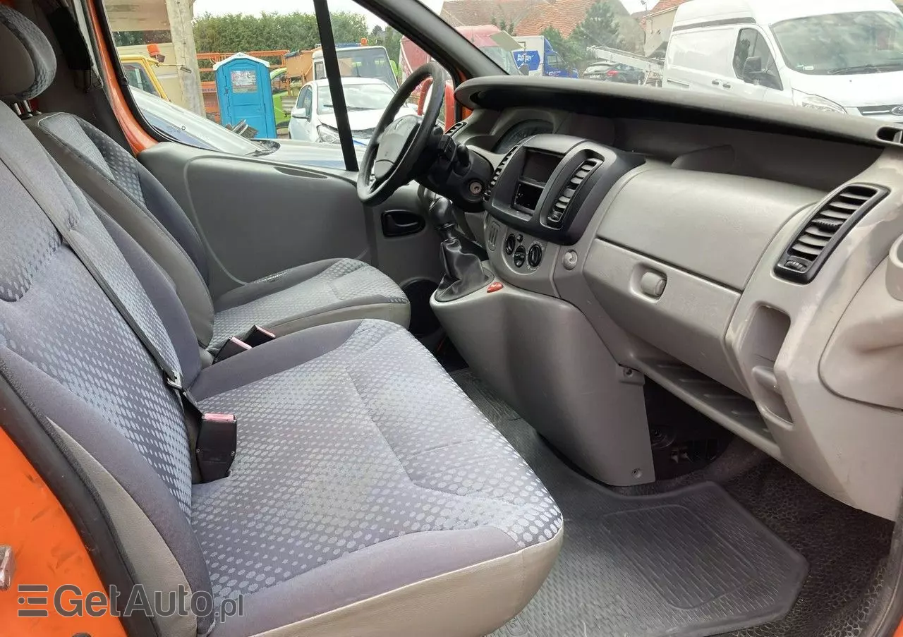 RENAULT Trafic 