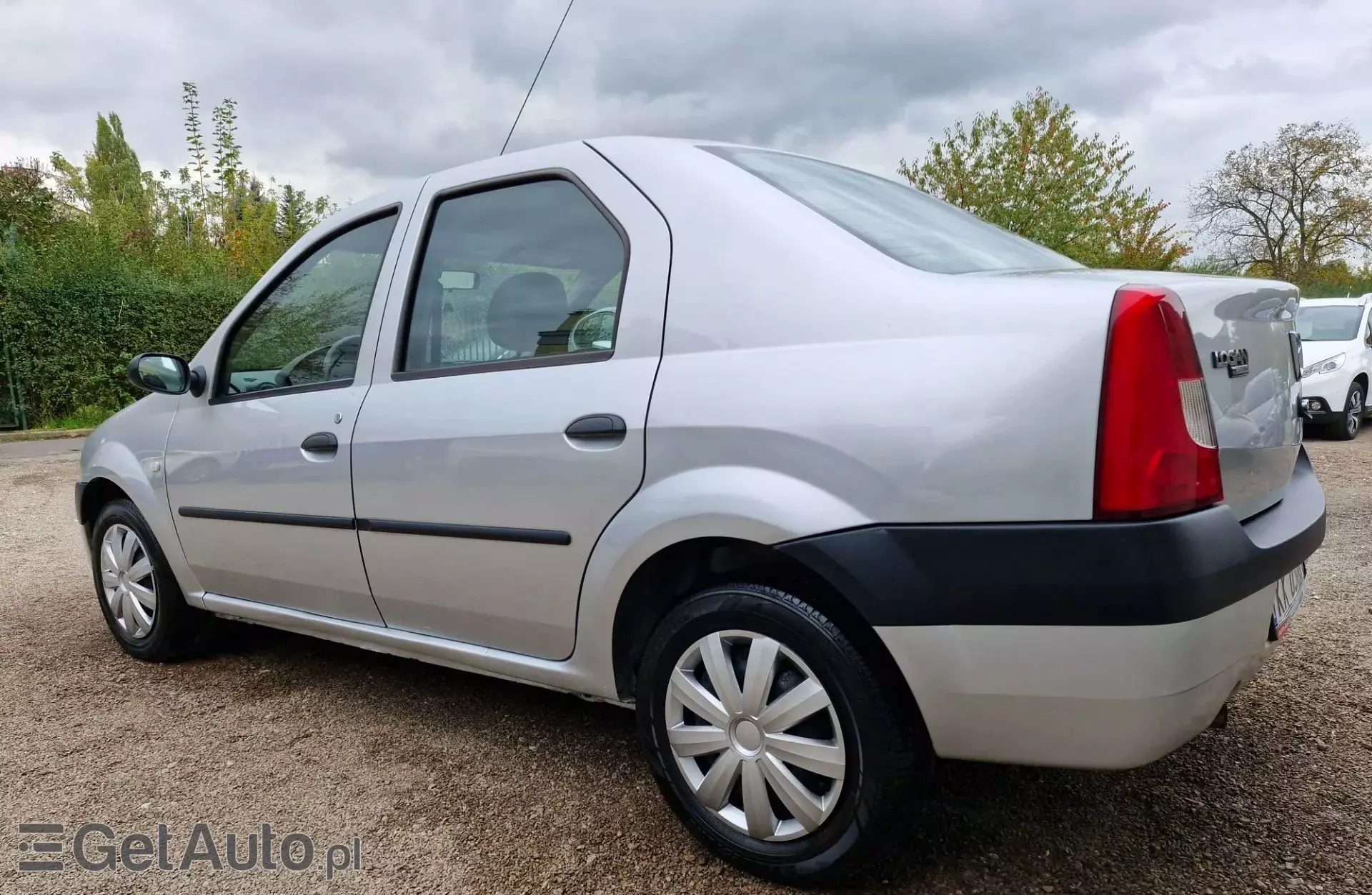 DACIA Logan 1.6 (85 KM)