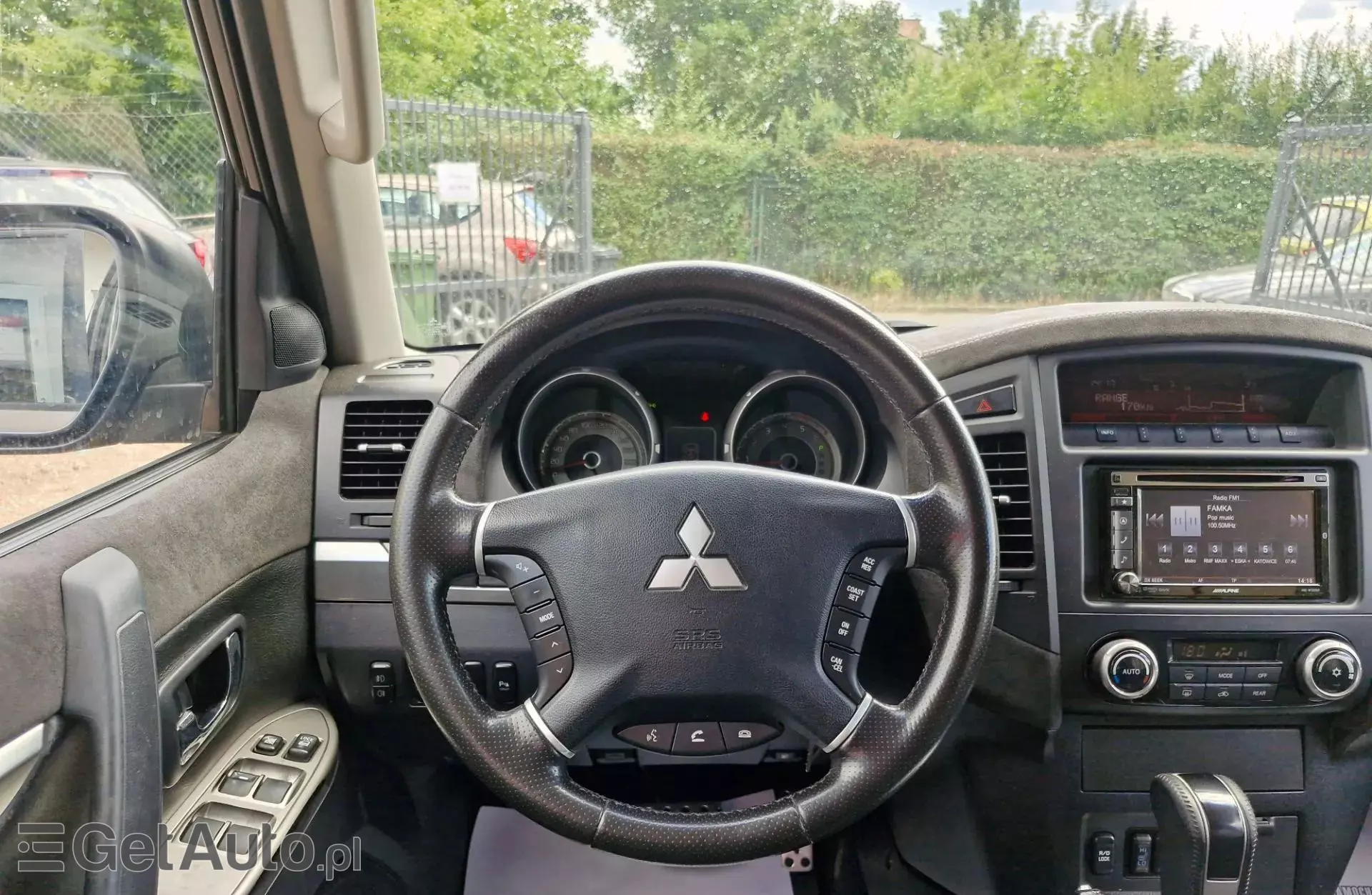 MITSUBISHI Pajero 