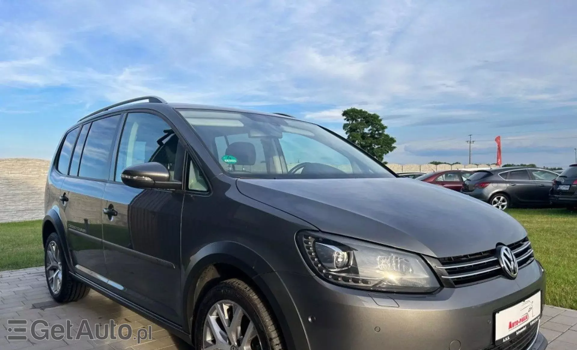 VOLKSWAGEN Touran 