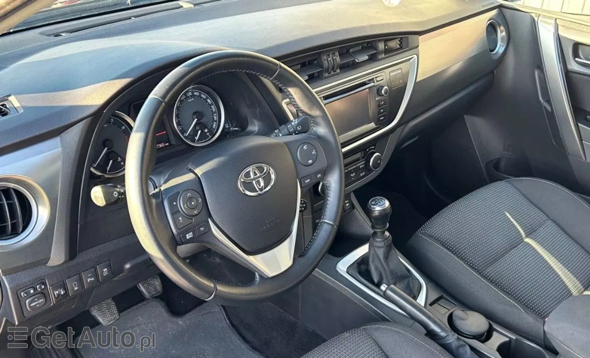 TOYOTA Auris 