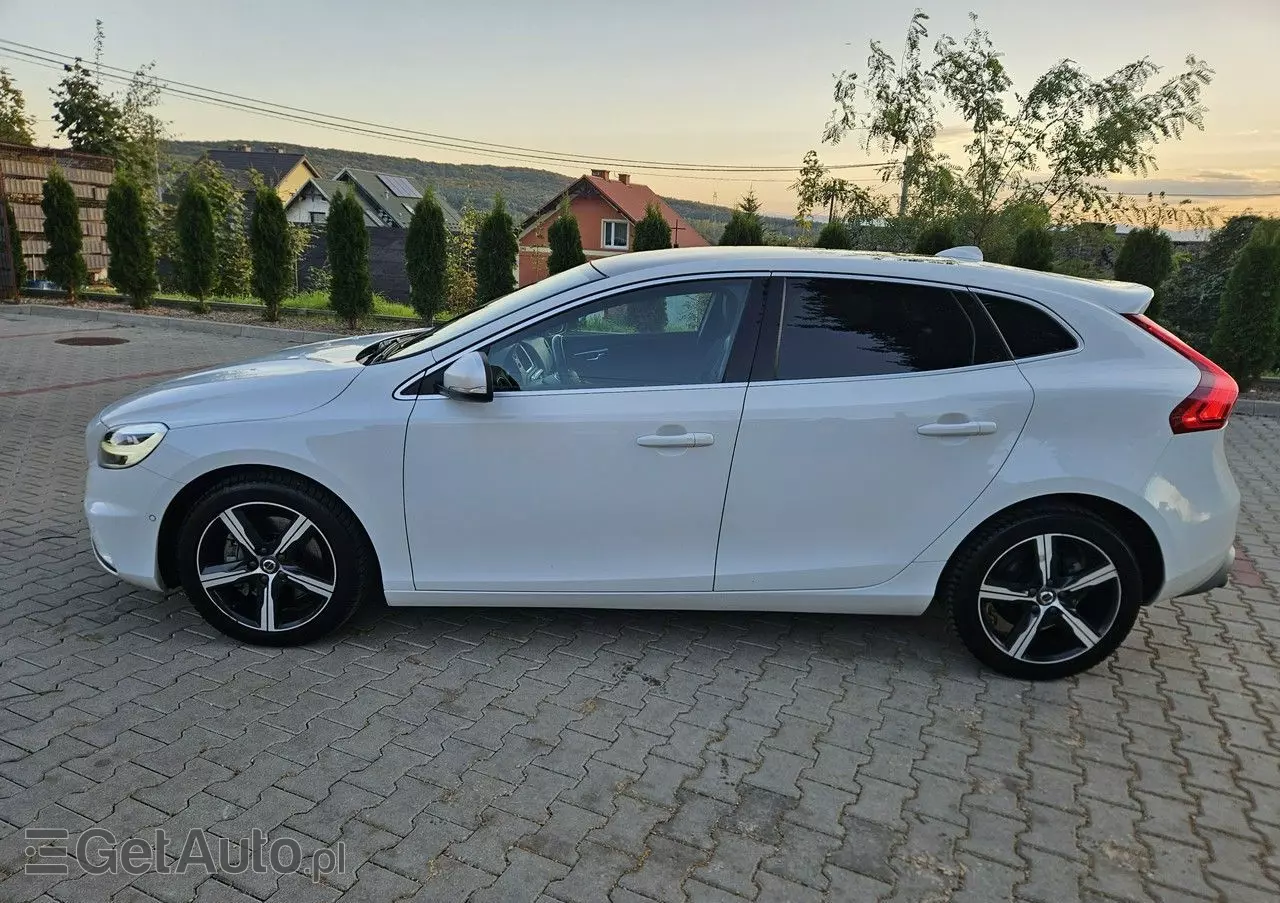 VOLVO V40 T3 Geartronic RDesign