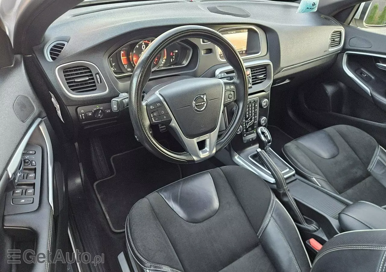 VOLVO V40 T3 Geartronic RDesign