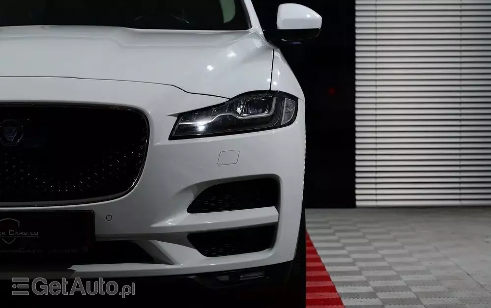 JAGUAR F-Pace 