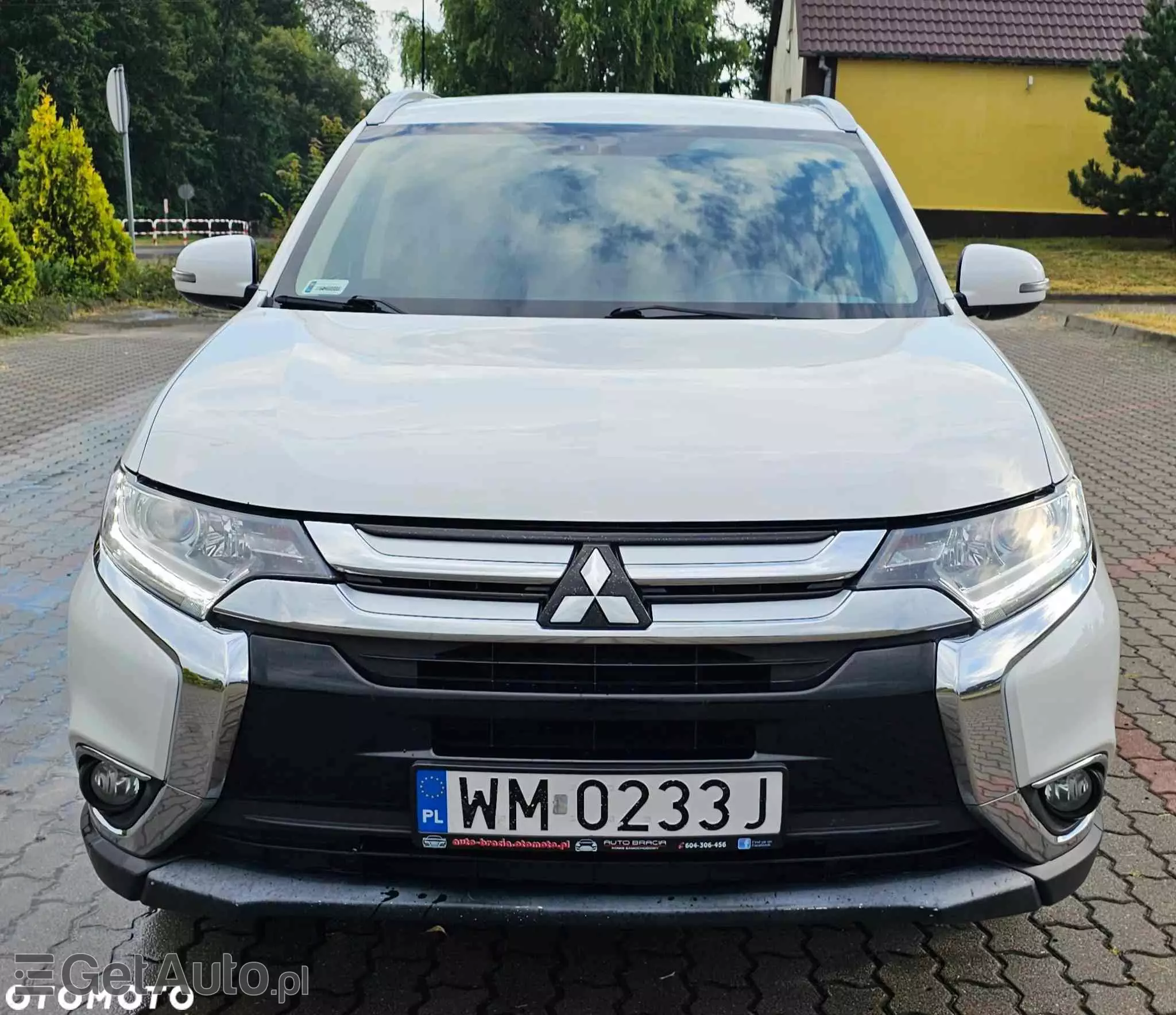 MITSUBISHI Outlander 2.0 Instyle Navi 4WD CVT