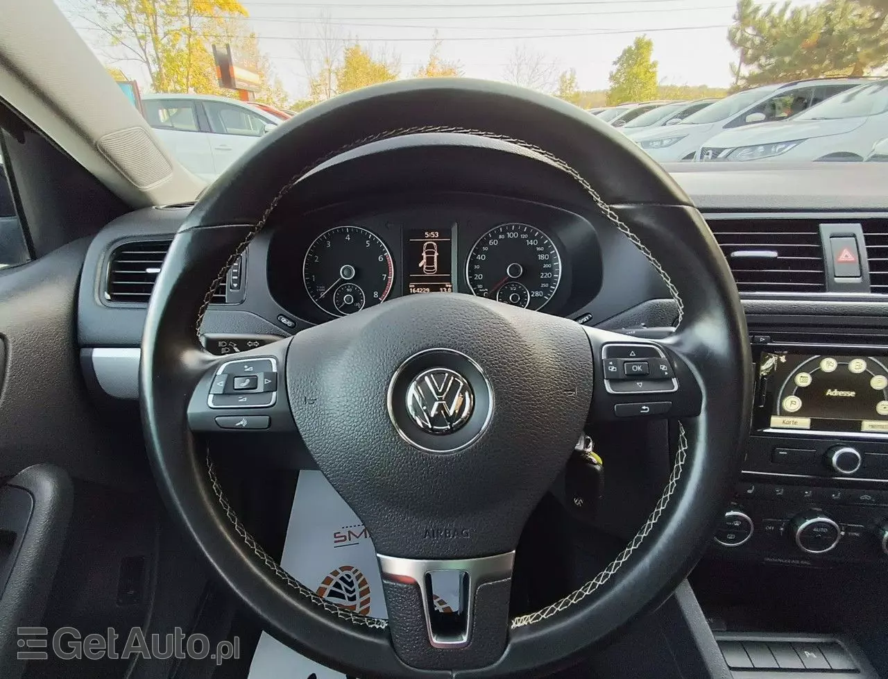 VOLKSWAGEN Jetta 