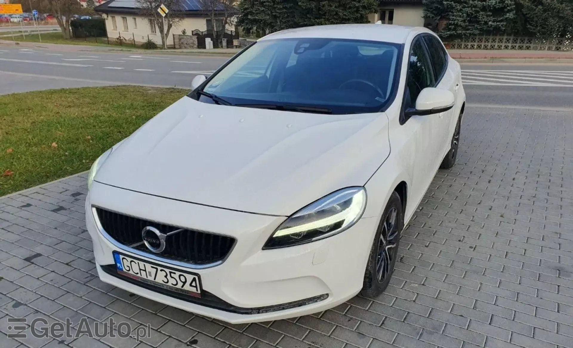 VOLVO V40 