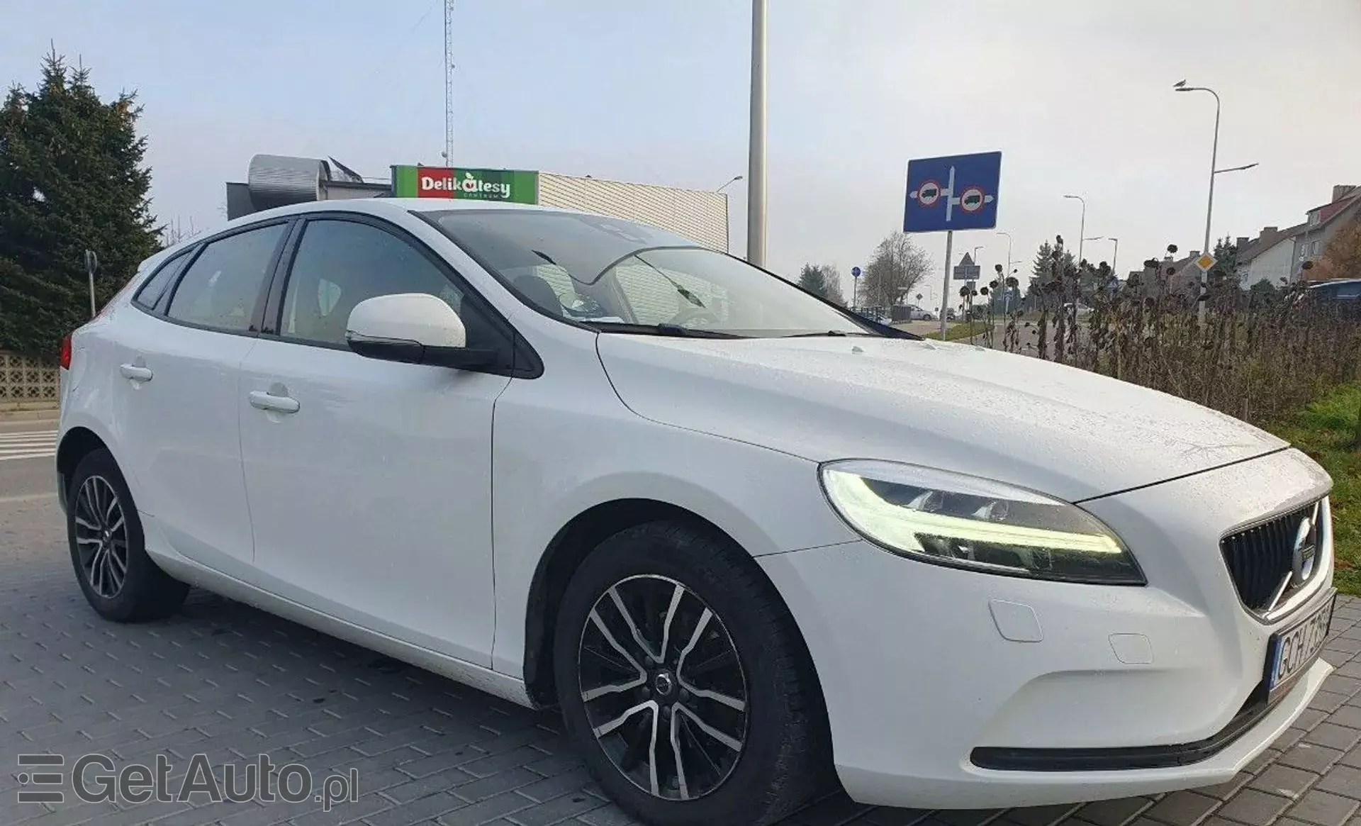 VOLVO V40 