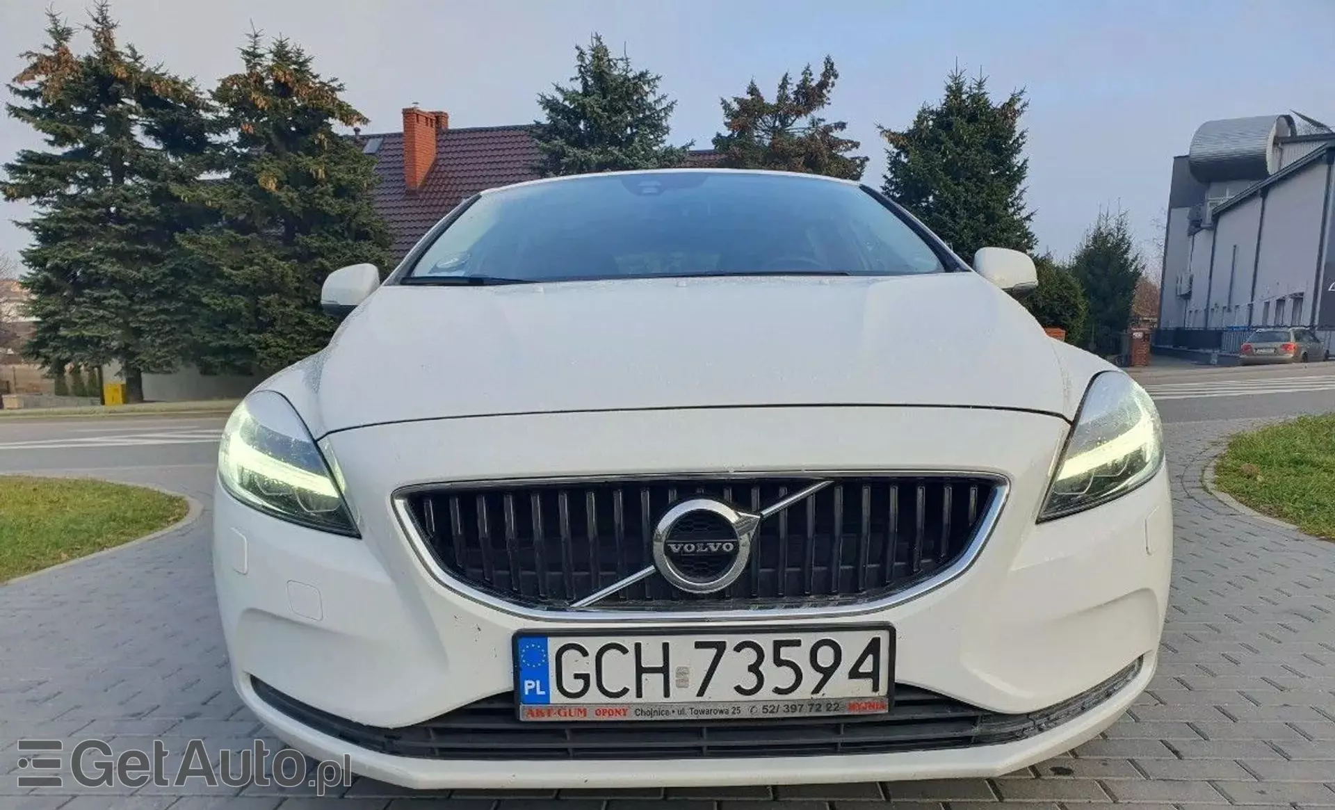 VOLVO V40 