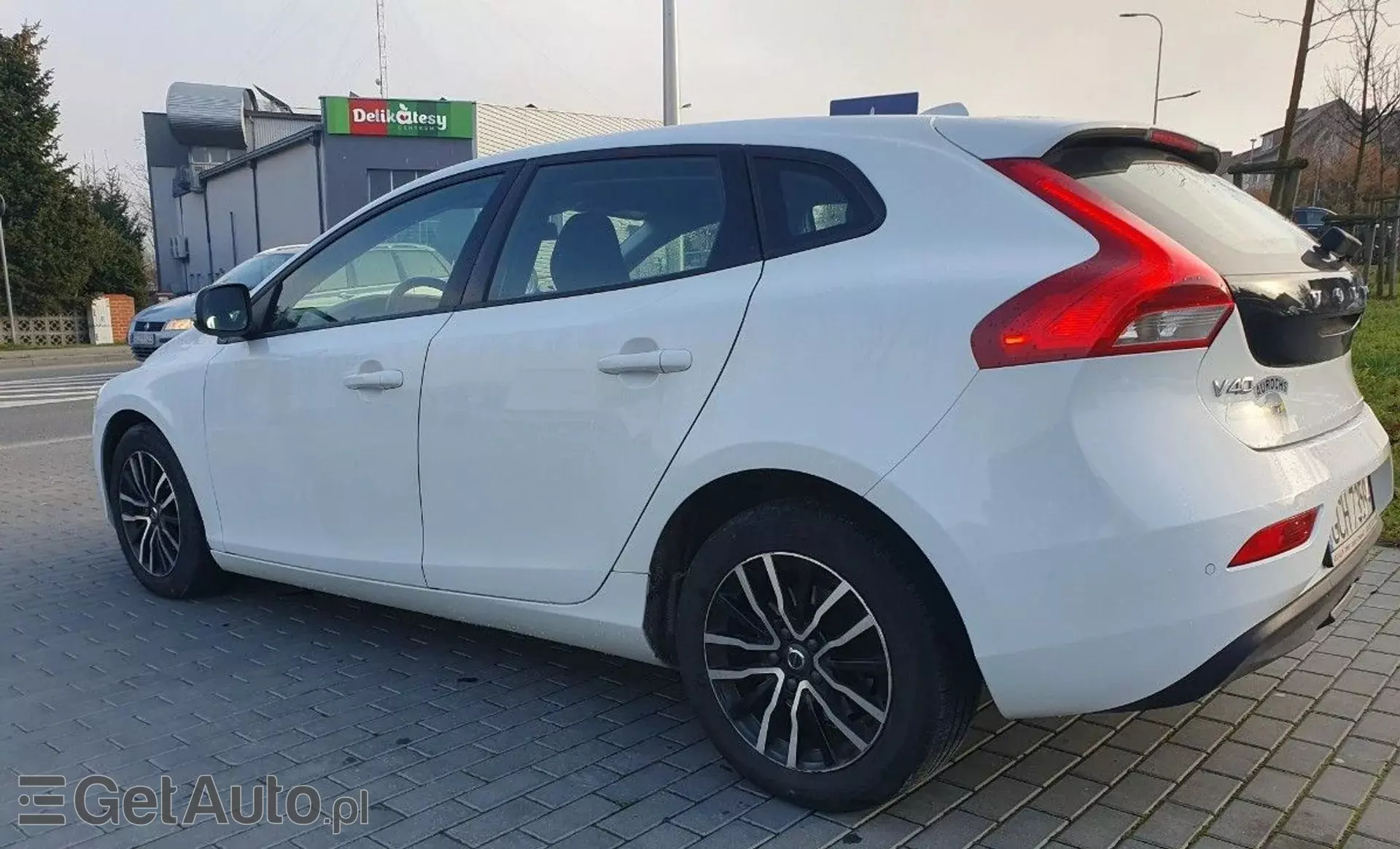 VOLVO V40 